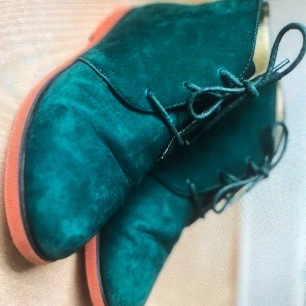 Women’s JG hook suede ankle boot green flat